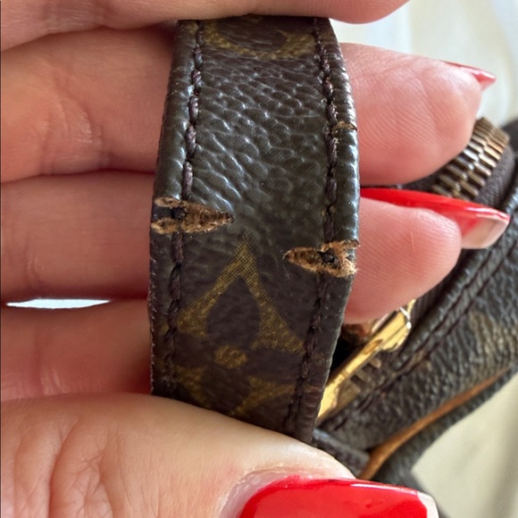 Louis Vuitton Monogram Canvas Messenger Bag - Picture 10 of 11